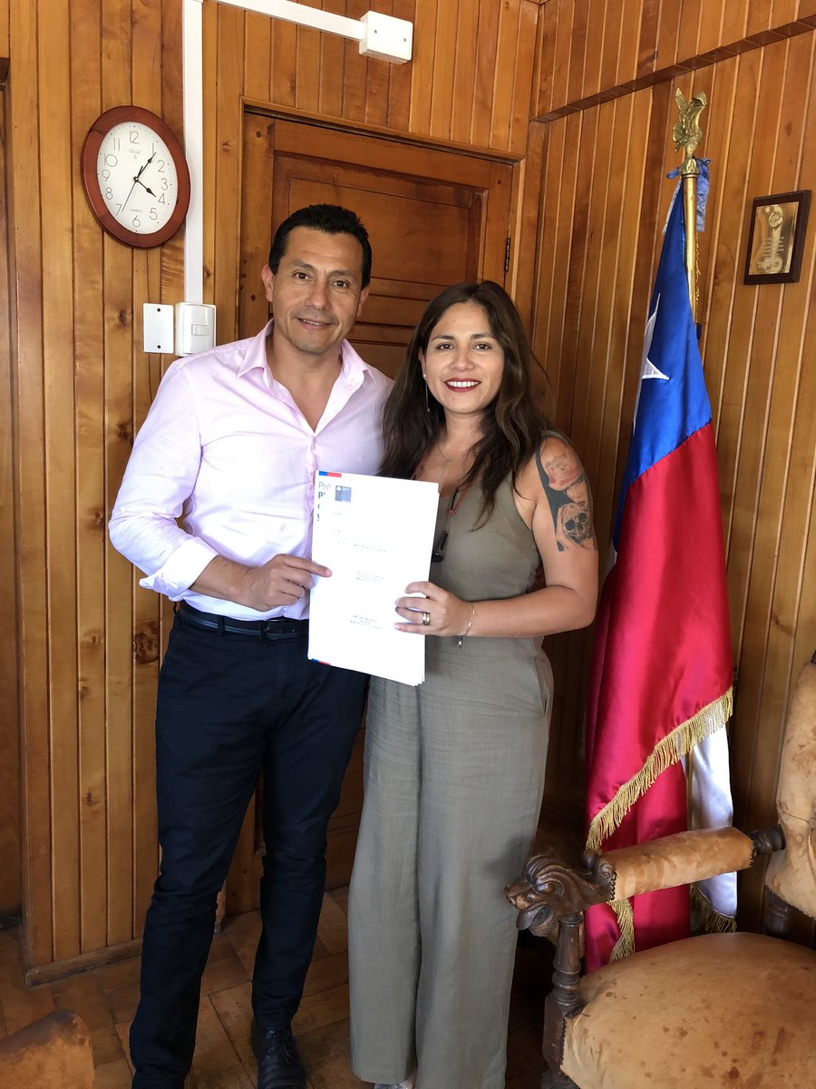 MindepValpo's tweet photo. ¡Algarrobo construirá su plan #PlanComunal de deporte y actividad física!
Nuestra seremi @rutholiverad y el Alcalde José Yañez Maldonado firmaron el convenio que permitirá desarrollar la hoja de ruta deportiva de la comuna💪🏼🇨🇱🏃🏽‍♀️🏄🛹🚴🏼‍♂️🤸🏻🤾🏻⛵️ https://t.co/UjABG7ZjTj
