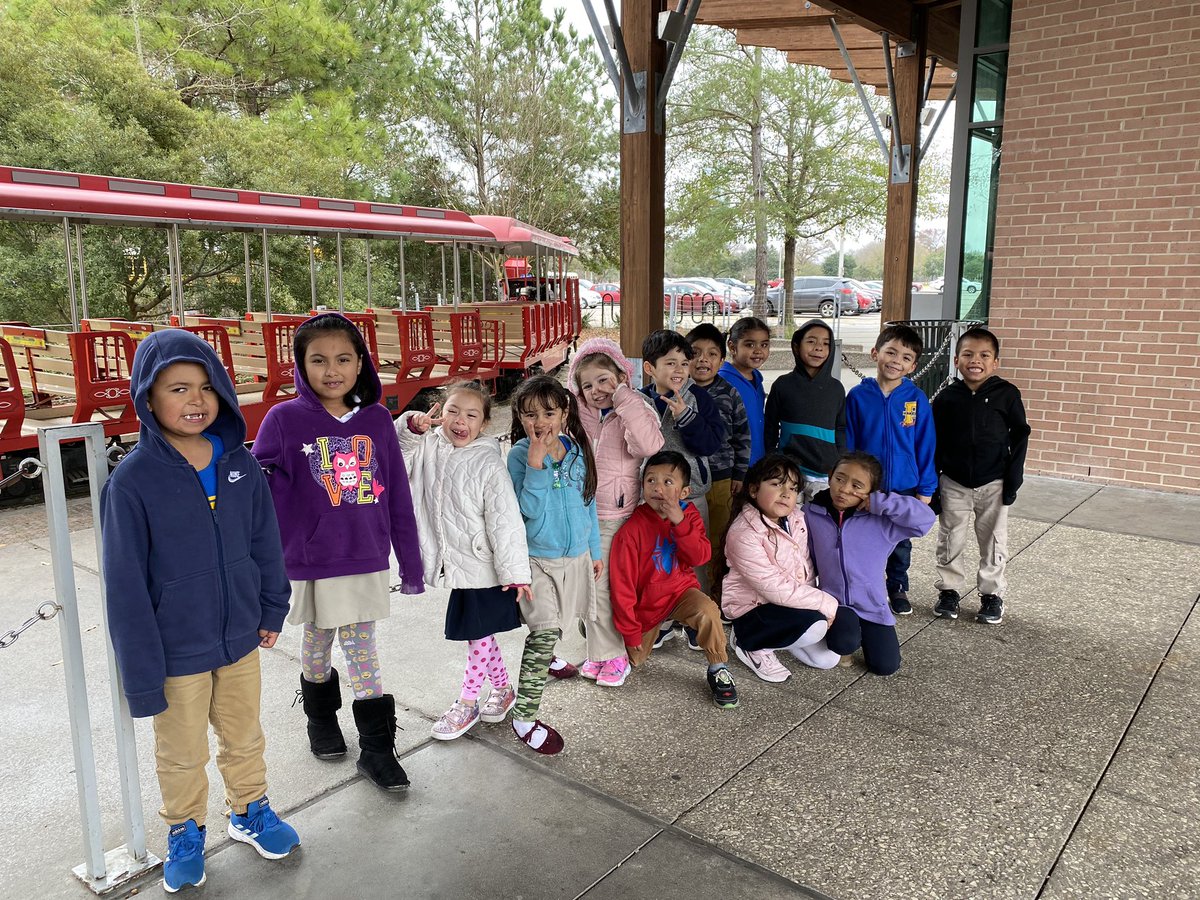 OctaviaEscobar's tweet photo. #kindergarten Field Trip was so cool 🥰💙💛 https://t.co/9LhCsmByVO