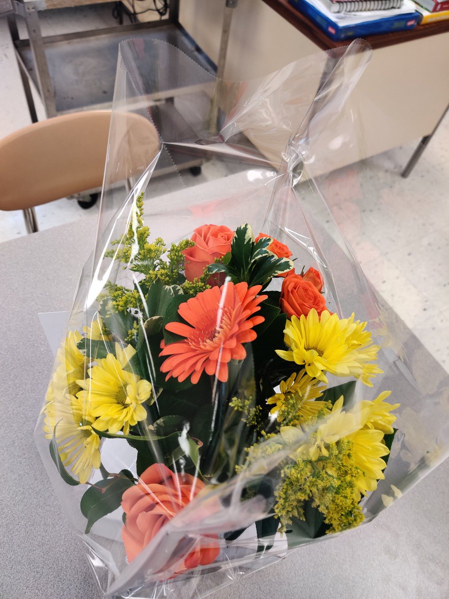 Chef_Smilee's tweet image. Because I am loved! I cannot thank them enough! #LibraryTeam #WTHS #NewHome #EducatorsSupportEducators