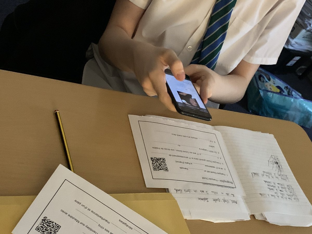 kpss_modernlang's tweet image. 🇫🇷 Using QR codes to engage with a film review, a weather app to discover weather across France, writing extended sentences to describe weather conditions and creating a story board from scratch.... #believeachieve #embracingcreativity #scotlandloveslanguages @KingsParkSec