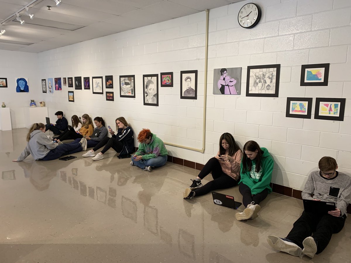 MrHennebry_lhs's tweet photo. Students checking out art in Gallery 306, judging & writing about it! #gallery306 #lemontart #lhsart https://t.co/g8gGzmc0no