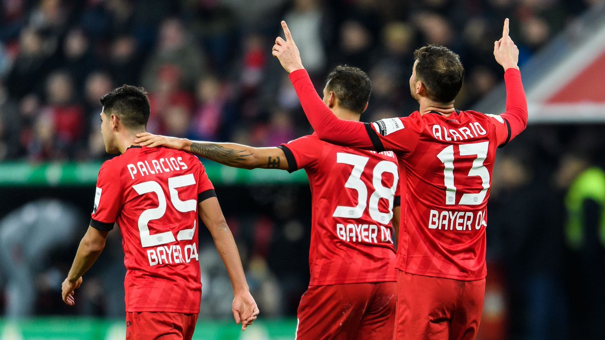 FutebolTotal11_'s tweet photo. @bayer04fussball 2-1 @VfB 
Golos marcados por Fabian Bredlow (auto golo) e Lucas Alario para o Leverkusen. Silas Wamangituka marcou para o Stuttgart. https://t.co/JuBbGqwdHF
