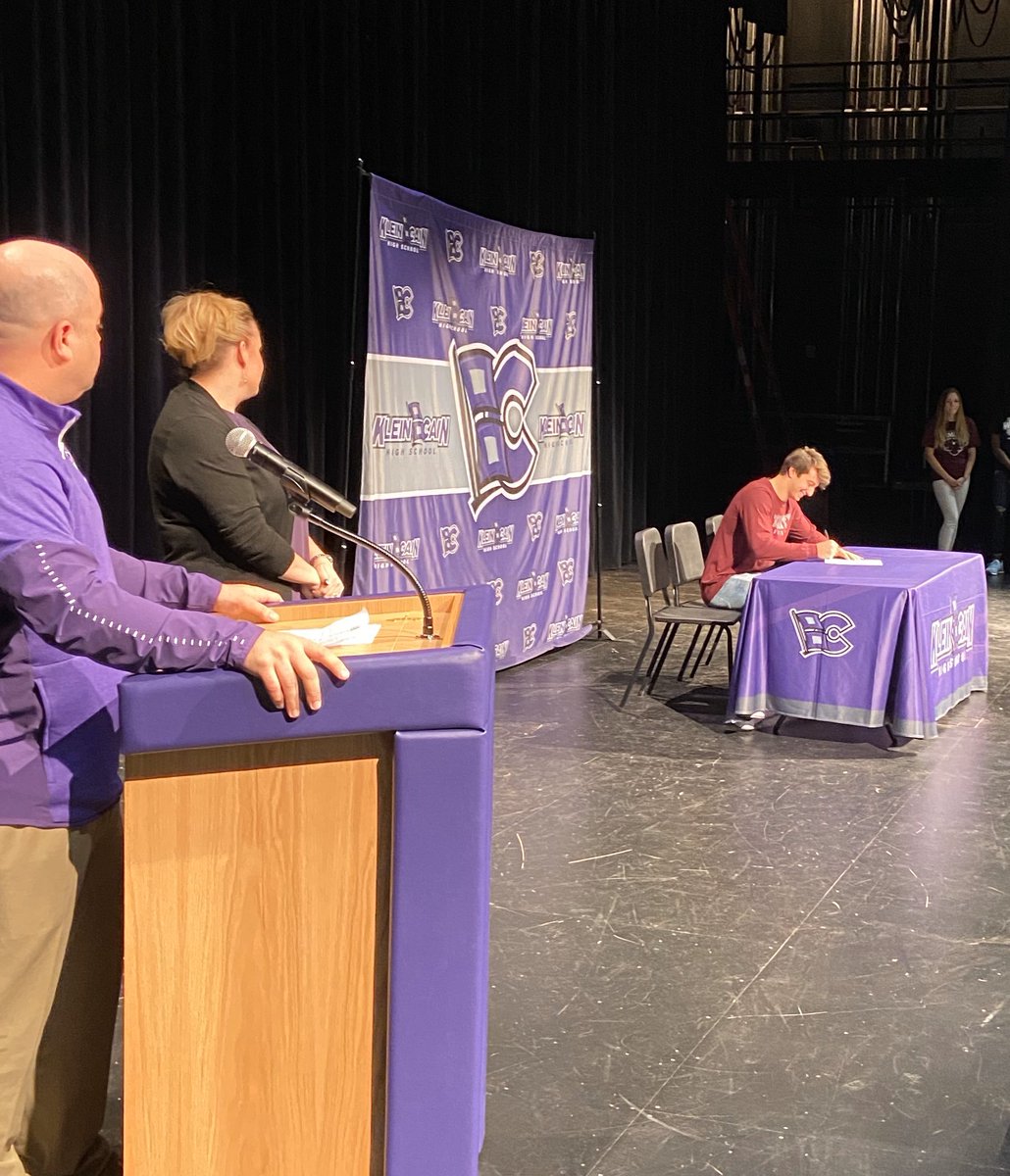 amonago's tweet photo. This day has been years in the making. Today @cole_monago childhood dream came true. I could not be happier for or more proud of you, Cole!!! #NationalSigningDay #trinitybound #fuTUre20 #BeTheStandard ๐ฏ๐ https://t.co/mAtuKva4pg