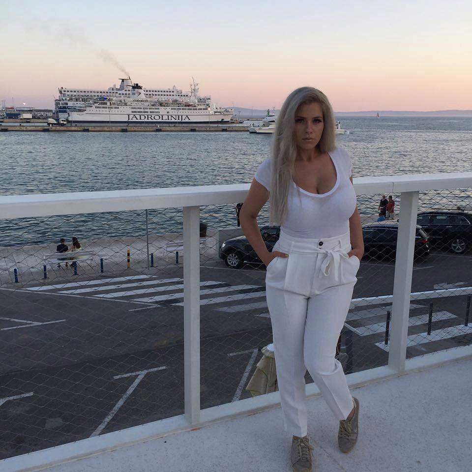GirlsVoluptuous's tweet photo. #blonde #milf #boat #trip #beauty
https://t.co/wouQPx6qu8 shows you more photos of this girl 😈 https://t.co/aFBw2Fy9R0