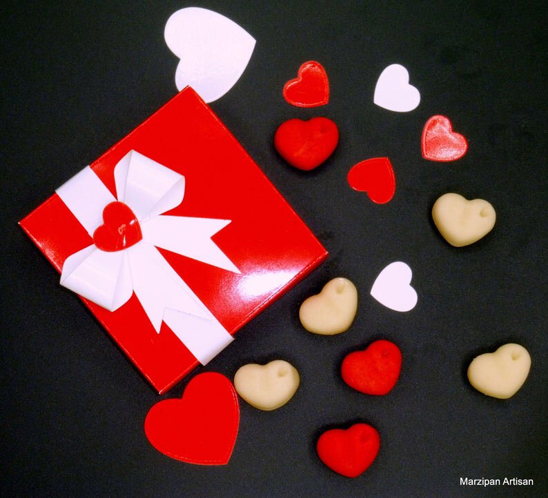 BizBubbleUK's tweet photo. ❤️ VALENTINES #GIVEAWAY ❤️

Win this bundle of cute prizes from 4 fabulous small businesses! 👏🏻

Just RT &amp; follow me and @handmade_dorset, @Thombs1, @stellaandwolf1 and @marzipanartisan to enter 💫

Ends 9/2 at 9pm. UK only. More info in tweet below. https://t.co/4PGQHONwpj