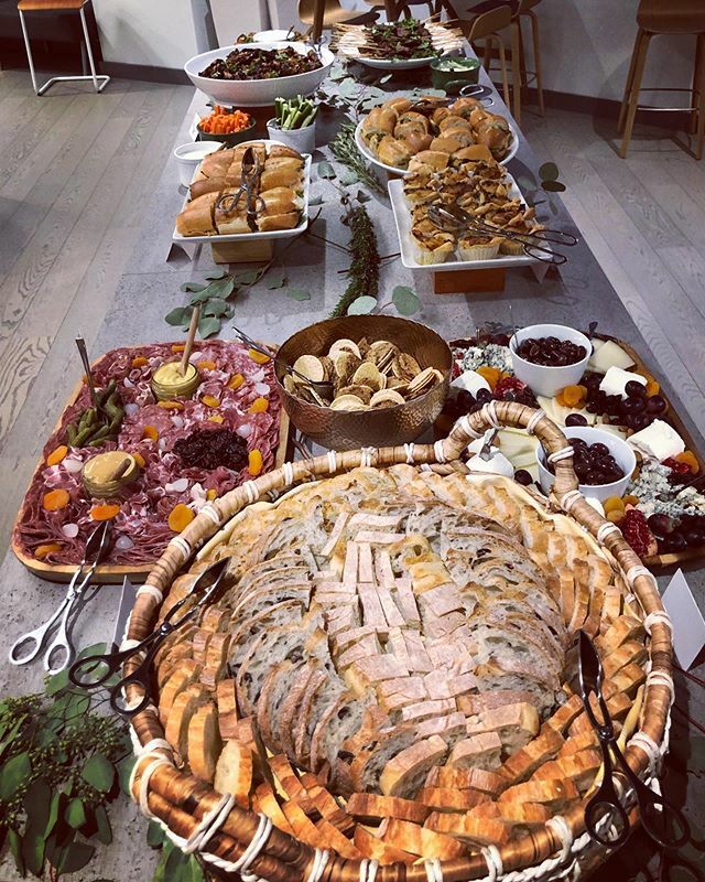 The abundance is real. . .

image description: a tablescape full of artistically plated breads, meats &amp; cheeses and other assorted appetizers is centered in the frame. .

#oaklandcomfortfood
#mamacitascaters ift.tt/2vaR8AJ