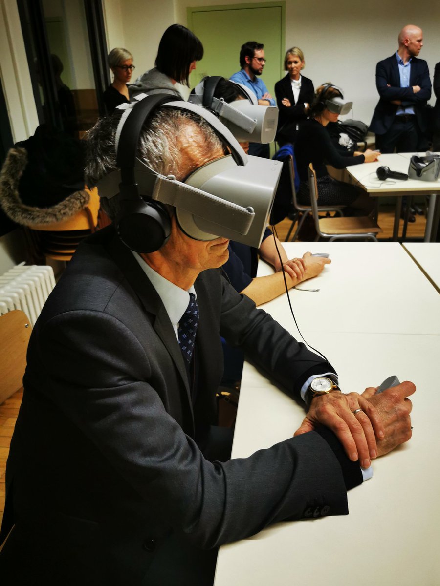 Coup d'envoi du📽️🎥🎬🎬 EMPRISE en présence de nombreuses personnalités du #Rectorat de #Lyon <a href="/ceseraura/">CESER Auvergne-Rhône-Alpes</a> <a href="/villedelyon/">Ville de Lyon</a> <a href="/grandlyon/">Métropole de Lyon</a> Région Rhône Alpes 👏👏 <a href="/RevertoVR/">REVERTO</a> et <a href="/eenfance/">e-Enfance/3018</a> !!