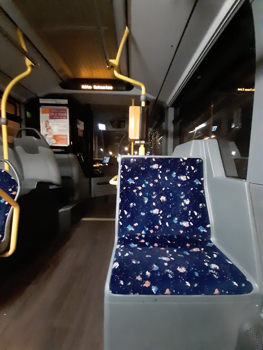 Goudaqueen's tweet photo. Bus Tweet . Es geht heim.
Davon abgesehen,  jo , es riecht merkwürdig,. Wer brennt was ab hier ? https://t.co/1CQVMPGAu3