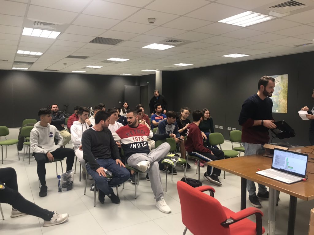 Progresividad, importante concepto para tener el control de un partido.

¿ Sabemos que significa Progresividad en balonmano ?

Impartida por:
👷🏻‍♂️ <a href="/Mountens_RC/">Rafael Montes</a> 
👷🏻‍♂️ <a href="/Alvaro_Montes16/">Álvaro Montes Cano</a> 

#tambiénentrenamos