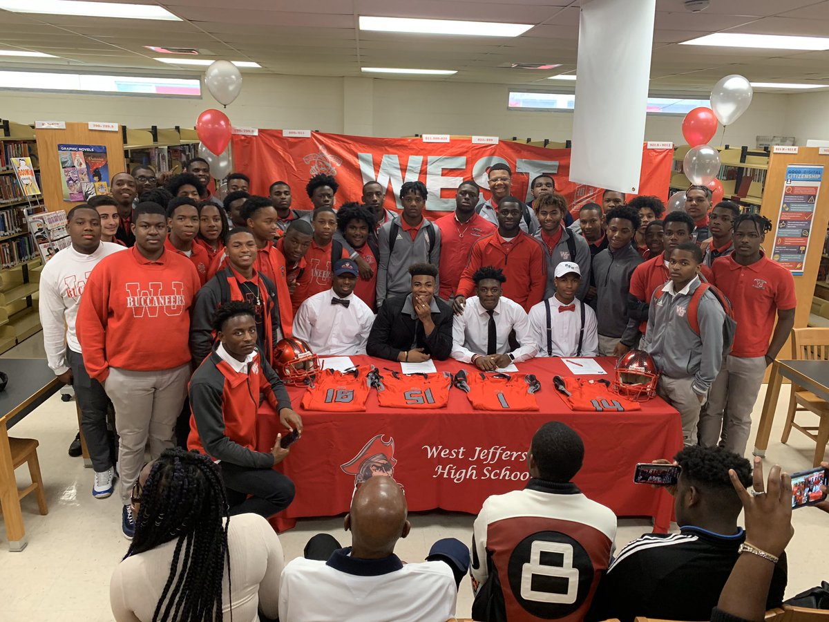 WestJeff_FB's tweet photo. Congrats to our Senior #BUCS ‼️
National Signing Day in #BUCNATION
Tremell Withrow will be attending Delta State. 
Shiloh Childs and Sean Marrero will be attending Louisiana College. Rodney Williams will be attending Southwest College. #BUCPRIDE 
@CoachCraytonWJ https://t.co/QVY3teNuLk