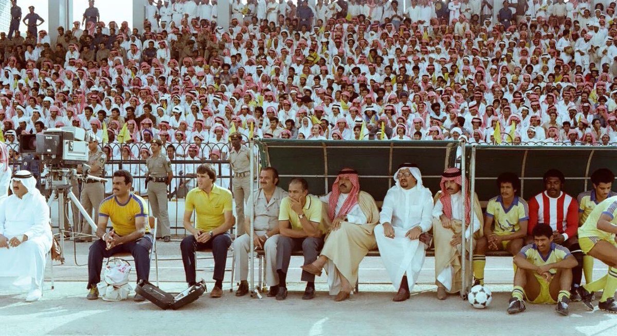 رحم الله الدكتور جمال الشرقاوي..
وغفر له وعوضه جنة ..
عرضها السموات والأرض..!
خدم #النصر  كمدير كرة ونائب للرئيس الأمير عبدالرحمن بن سعود رحمه الله ..!
الصورة من موسم 1401 هجري ..
وبطولة الدوري..!
يظهر الراحل في أقصى الصورة على اليسار!