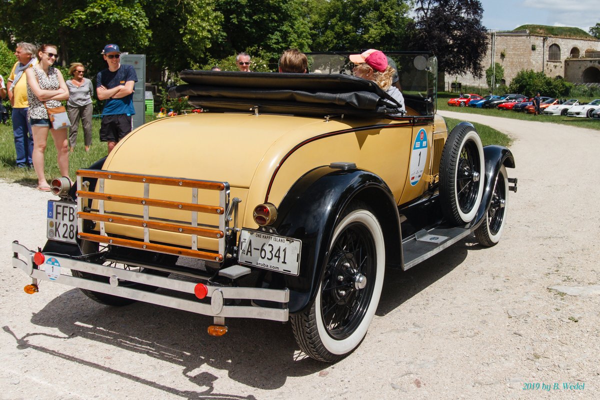Ragpicker's tweet photo. Inzwischen haben sogar manche Fahrräder breitere Reifen :-)
Fahren wie Gott in Franken: #ClassicSprint 2019 https://t.co/3aEmG99qke