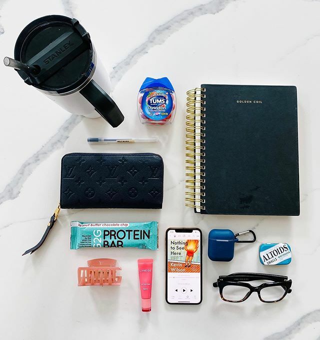 January Book picks are up on Small Fry today! ➊Nothing to See Here, ➋Beneath a Scarlet Sky for YOU and if you need something to grab your middle reader, Hayes is plowing through + loving the ➌ I Survived series!! Have you read these? Nothing to See Here was hilarious and hea…