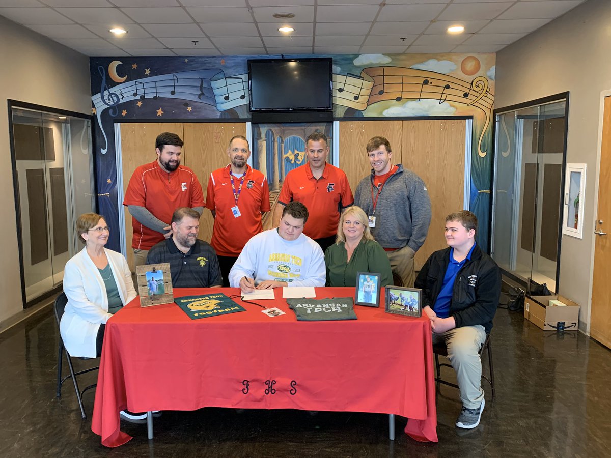 corkran_c's tweet photo. Arkansas Tech, here I come!!

@Coach_Crayton @Coach_Shipp @ATUFOOTBALL https://t.co/Udm987oGRN