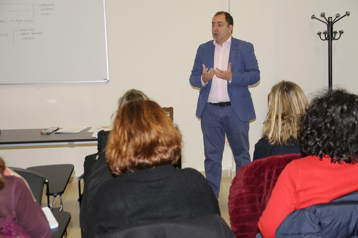 Ayto_Boadilla's tweet photo. 📈Esta mañana ha comenzado el curso “La era de los valientes”, dirigido a los vecinos que se encuentran en búsqueda de empleo #Boadilla🌳 https://t.co/4DU4ahA2C7