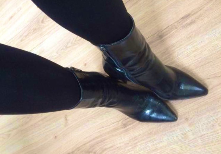 Begm077's tweet photo. Nasıl olmuş sizce köleler ?😈#finansalköle #slave #Slaven #mistress #köle https://t.co/C4XCcX1srH