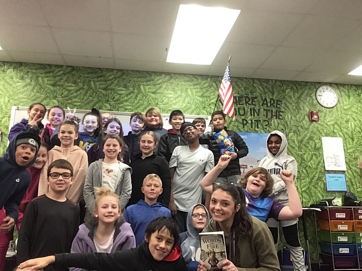 JCSD_HZE's tweet photo. Even 5th graders love read alouds!!! Here are Ms. Sherrod’s students with Words on Fire and Mrs. Chronister reading to her kids! #WorldReadAloudDay #Great2BHorizon https://t.co/Jqb3ZJuMwG