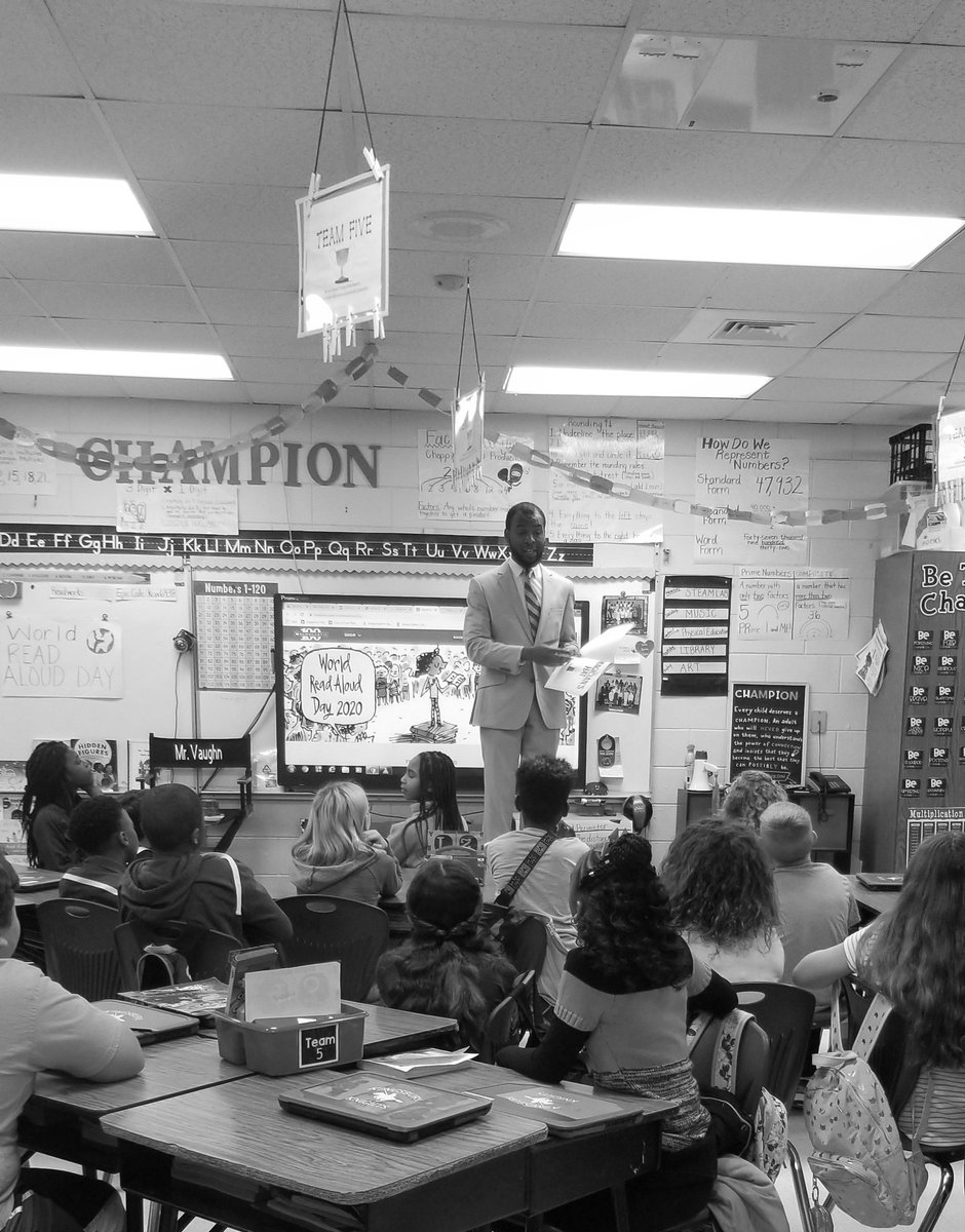 MisterV2021's tweet photo. Felt a Little like @ronclarkacademy today for #WorldReadAloudDay2020! I love a good read aloud. I tell my students they will never get too old to be read aloud to. #TeachLikeAChampion #LearnLikeAChampion #MrVsChamps #ReadLikeAChamp #RealMenRead https://t.co/ubJlmuhCTt