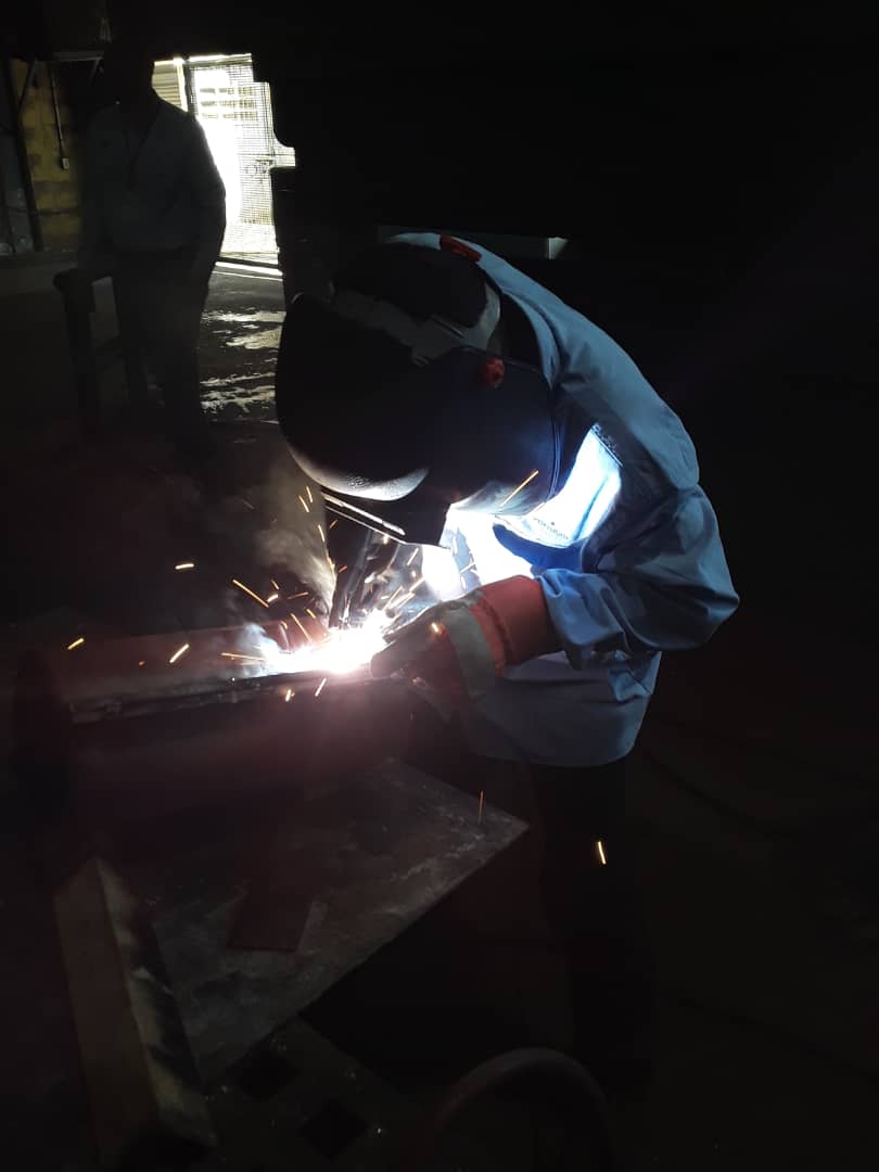 VENALUM_CVG's tweet photo. #05Feb|| Nuestros trabajadores de Taller Central no se detiene, siguen dando su mejor esfuerzo para alcanzar la recuperación de la planta.

En esta oportunidad fabricaron una abrazadera para la tubería de 8" del área de compresores.

#JuntosSomosIndestructibles https://t.co/SZkMWhmejk