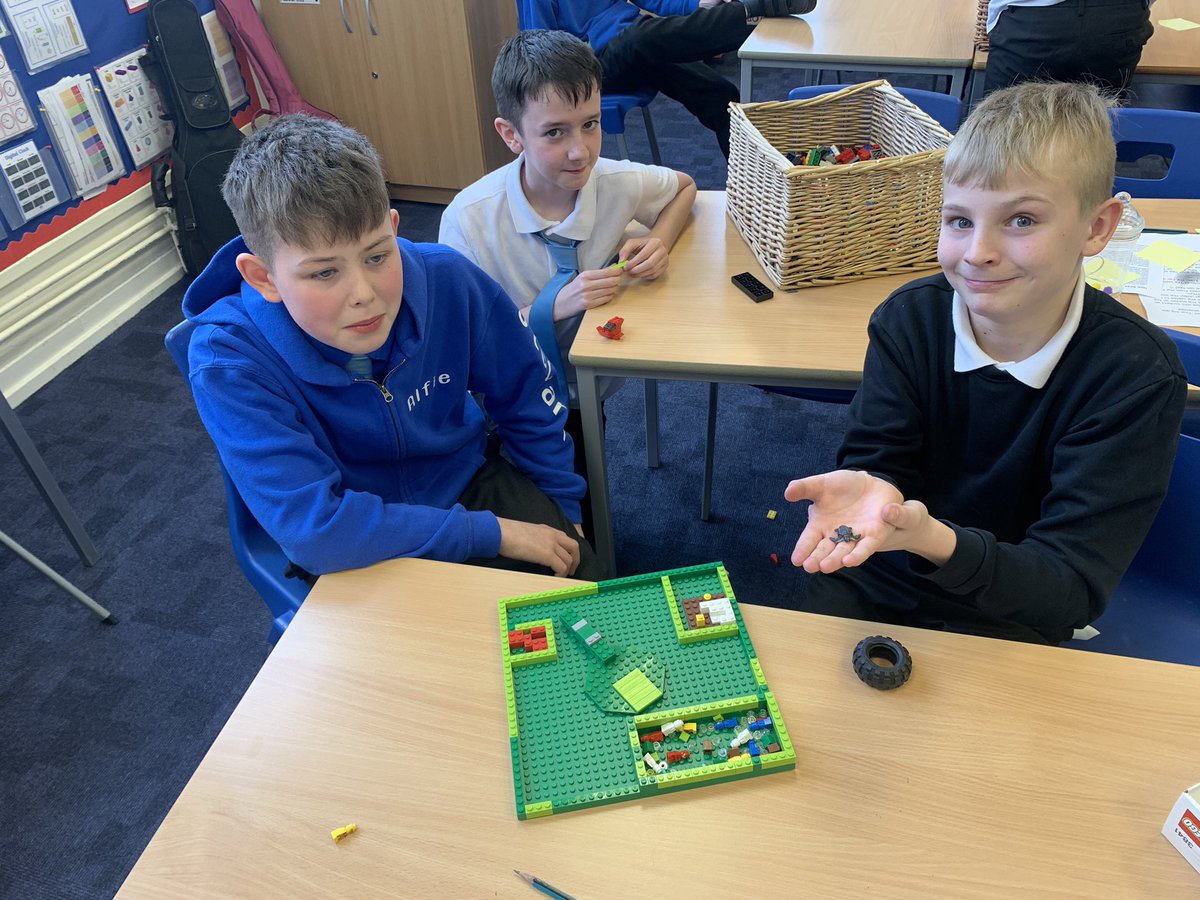 Lumphinnans_PS's tweet image. 👩🏼‍🔧👨🏻‍🔧 Primary 7 have been designing and creating futuristic inventions using different types of construction. 

💭📝 Next they will be writing instructional explanations about how they work and what they do! 

#engagingcontexts #creativeinventions #literacyisfun