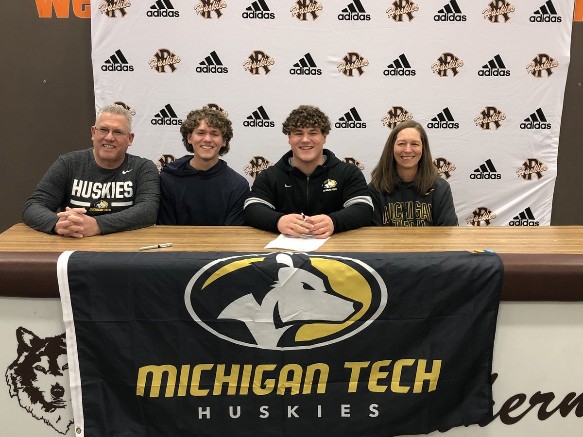 PNHuskieSports's tweet photo. Congrats to Greg Lapentina on his commitment to play football for Michigan Tech. #PACKStrong https://t.co/tw7FvoLfJM