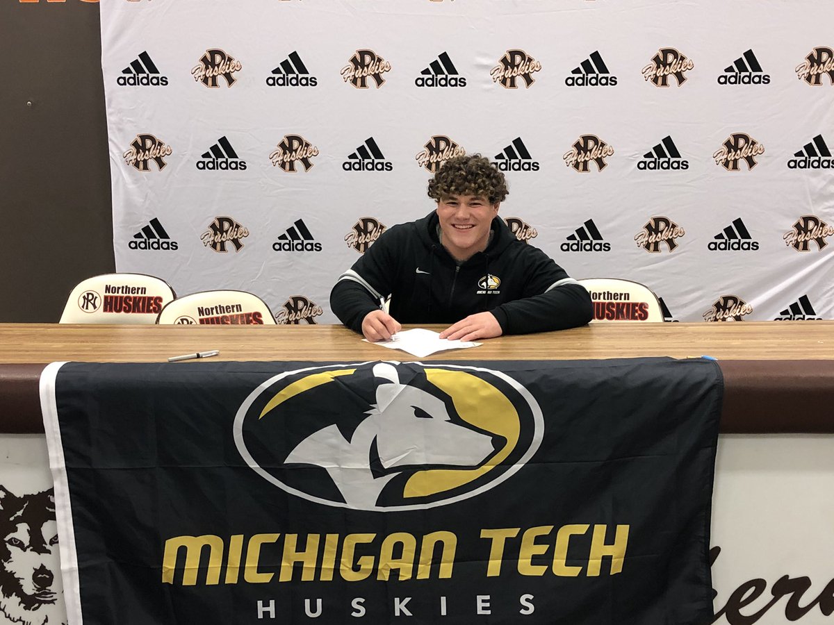PNHuskieSports's tweet photo. Congrats to Greg Lapentina on his commitment to play football for Michigan Tech. #PACKStrong https://t.co/tw7FvoLfJM