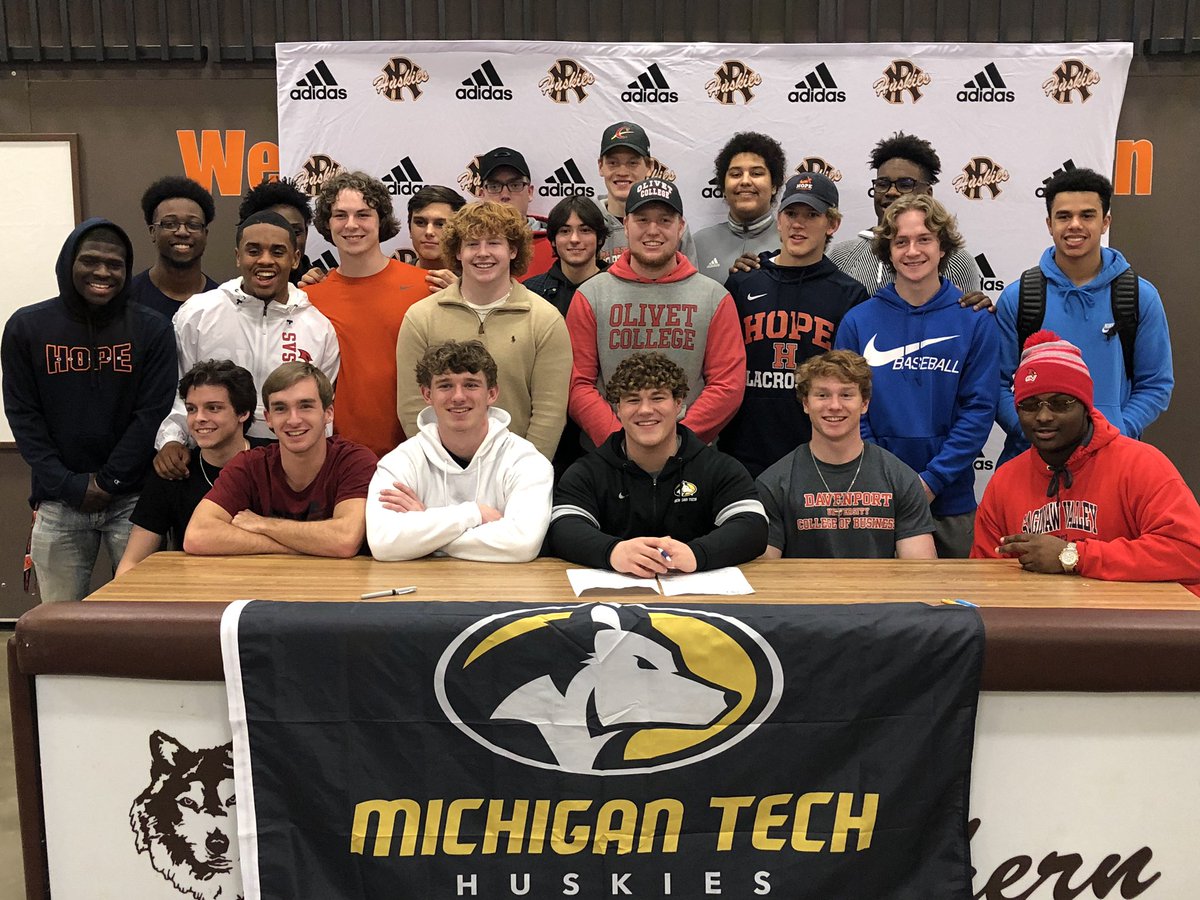 PNHuskieSports's tweet photo. Congrats to Greg Lapentina on his commitment to play football for Michigan Tech. #PACKStrong https://t.co/tw7FvoLfJM