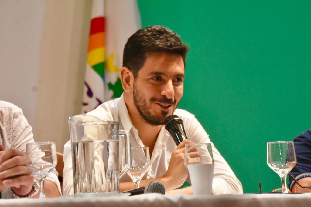 #Plenario en Río Tercero. Al cierre del encuentro, nuestro presidente <a href="/ArielGrich/">Ariel Grich</a> destacó el trabajo en conjunto para todos, como forma de construir confianza. 💪 ¡Gracias intendente <a href="/ferrermarcos/">Marcos Ferrer</a> por su hospitalidad! 👏