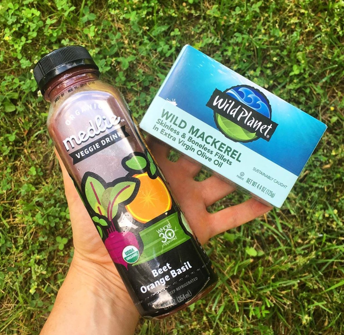 medlieveggies's tweet photo. Winning #Whole30 combo: veggies covered with Beet Orange Basil 💜 and protein supplied by @wildplanetfoods 🐟. #whole30snacks #whole30lunch⁠ #foodfreedom⁠
⁠
📷 @frugalnutrition https://t.co/pmmbUiBeEU