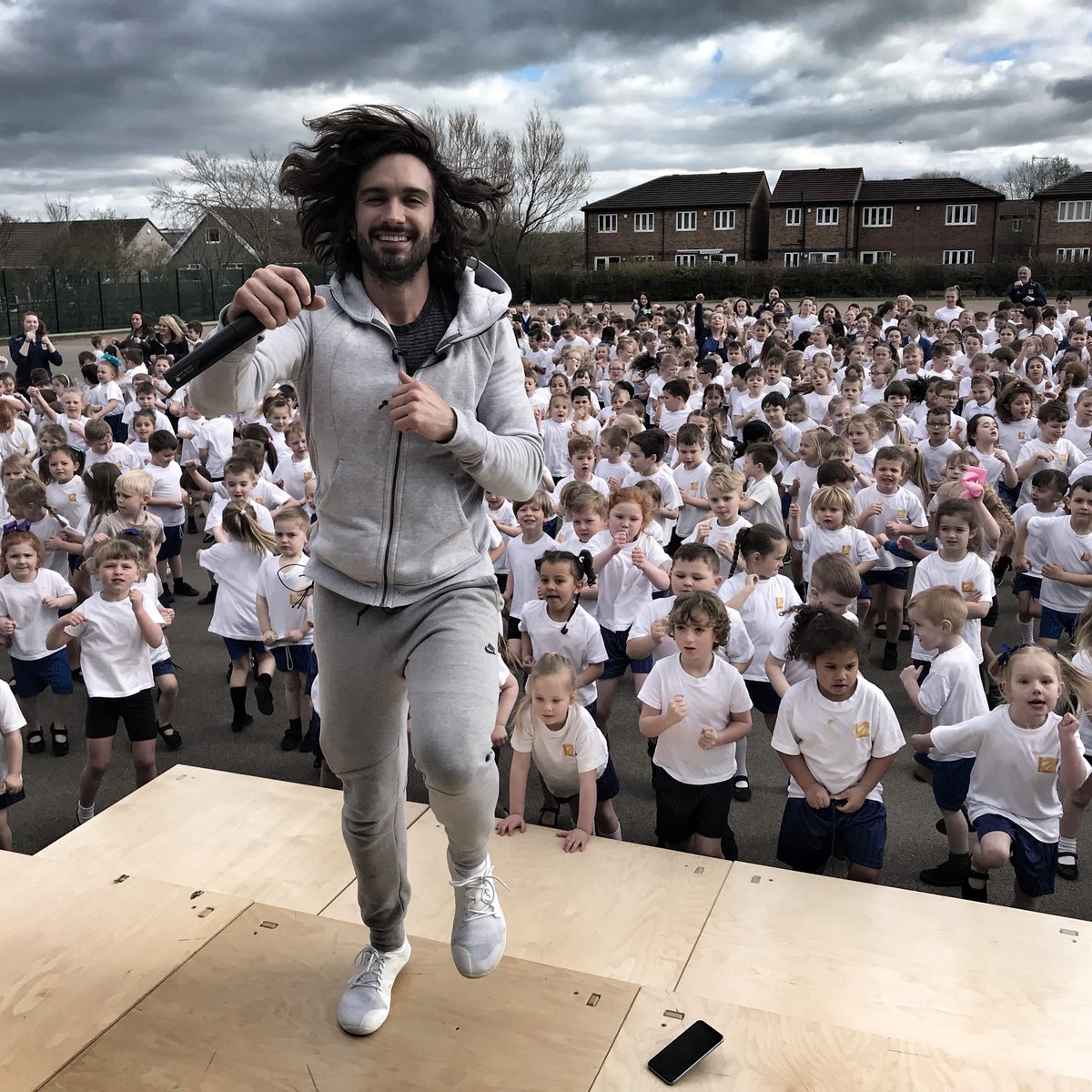 thebodycoach's tweet photo. BIG NEWS SCHOOLS 🎉 My Body Coach Schools Tour is coming back this March 🙌🏻 I’m going to be continuing with my mission to get more kids moving and learning about the incredible benefits of exercise 😀

Click here to apply 🙌🏻 https://t.co/78X5ygvy1p https://t.co/4n7fRysc28