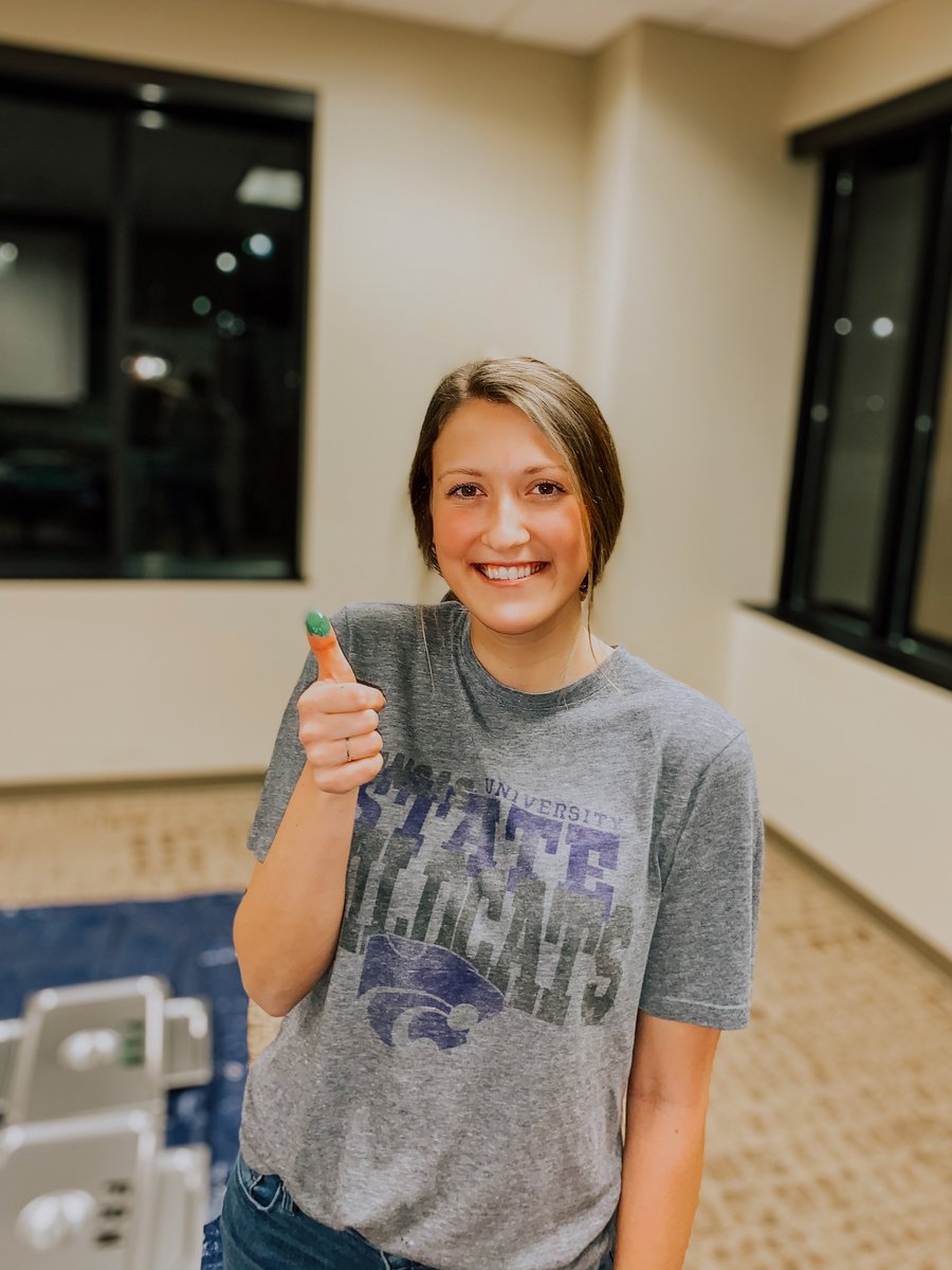KStateSSL's tweet photo. Nearly 40 #KState students collaborated at the Staley School with our LEAD420 partner, the K-State Food Recovery Network! They labeled pans that will be used to collect and distribute leftover food to persons in need, so it does not go to waste. 
Way to go! https://t.co/HWRlNHAeAN