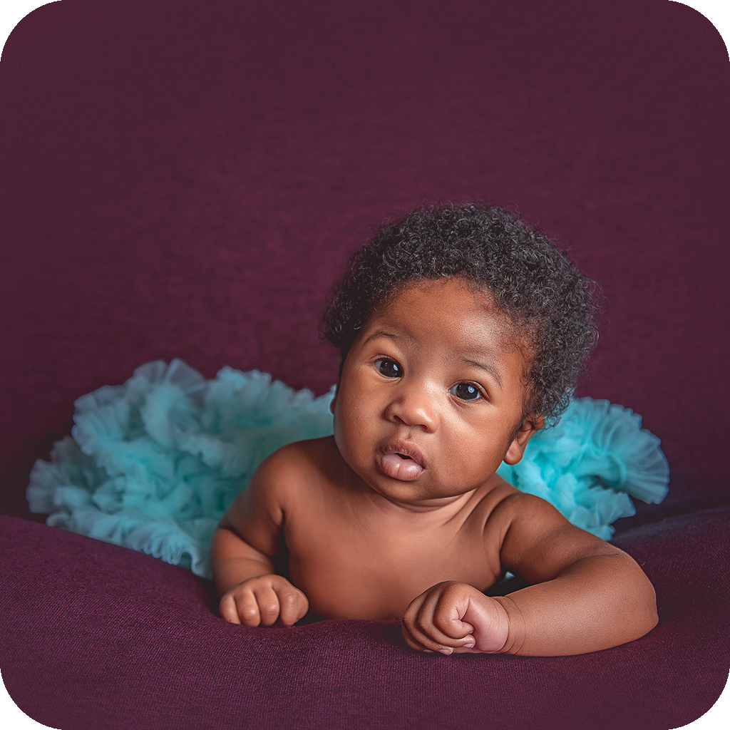 Tummy time is so perfect for capturing those cute baby arm rolls 🤗💜

Does your little one enjoy #tummytime?

We make it as comfy as possible in the studio with lots of cosy blankets underneath so your baby is stable and can get a good view point ☺️

vanessalouise.co.uk/studio-sessions