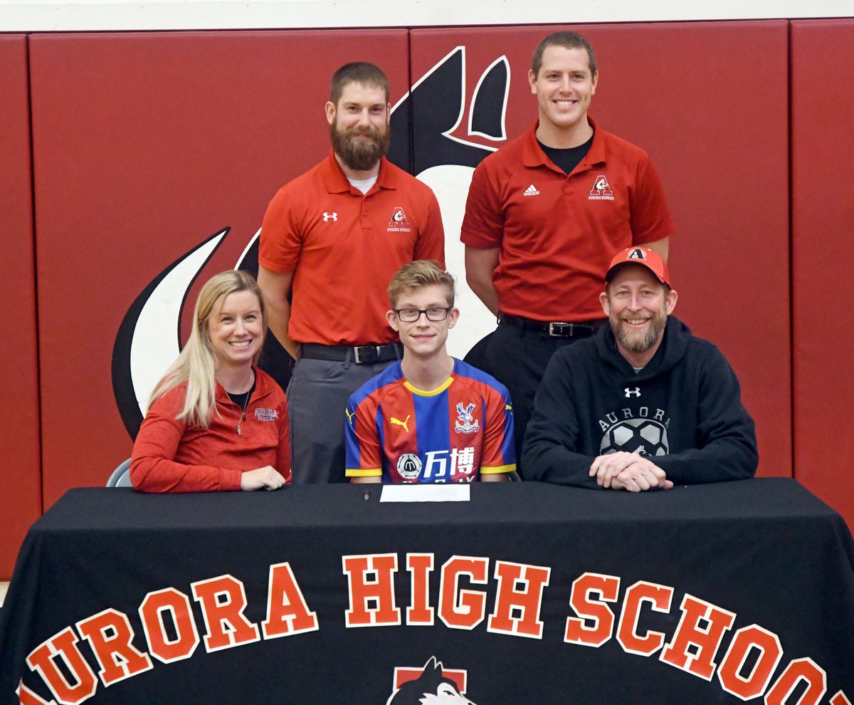 If someone wanted to play soccer, going across the pond would be a great way to do that. Aurora's Zac Mohr is headed to London. #nebpreps #aurorahuskies 

auroranewsregister.com/articles/2020/…