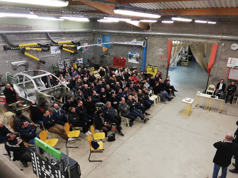 karinedesroses's tweet image. Ce soir notre #CFA de la #CMA86 accueille une soirée technique organisée par #Autodistribution Talbot:
 démonstration de voiture autonome, présentation des nouvelles techniques de réparation, de carrosserie et d’aménagement d’atelier.
#APPRENTISSAGE 
#Artisanat