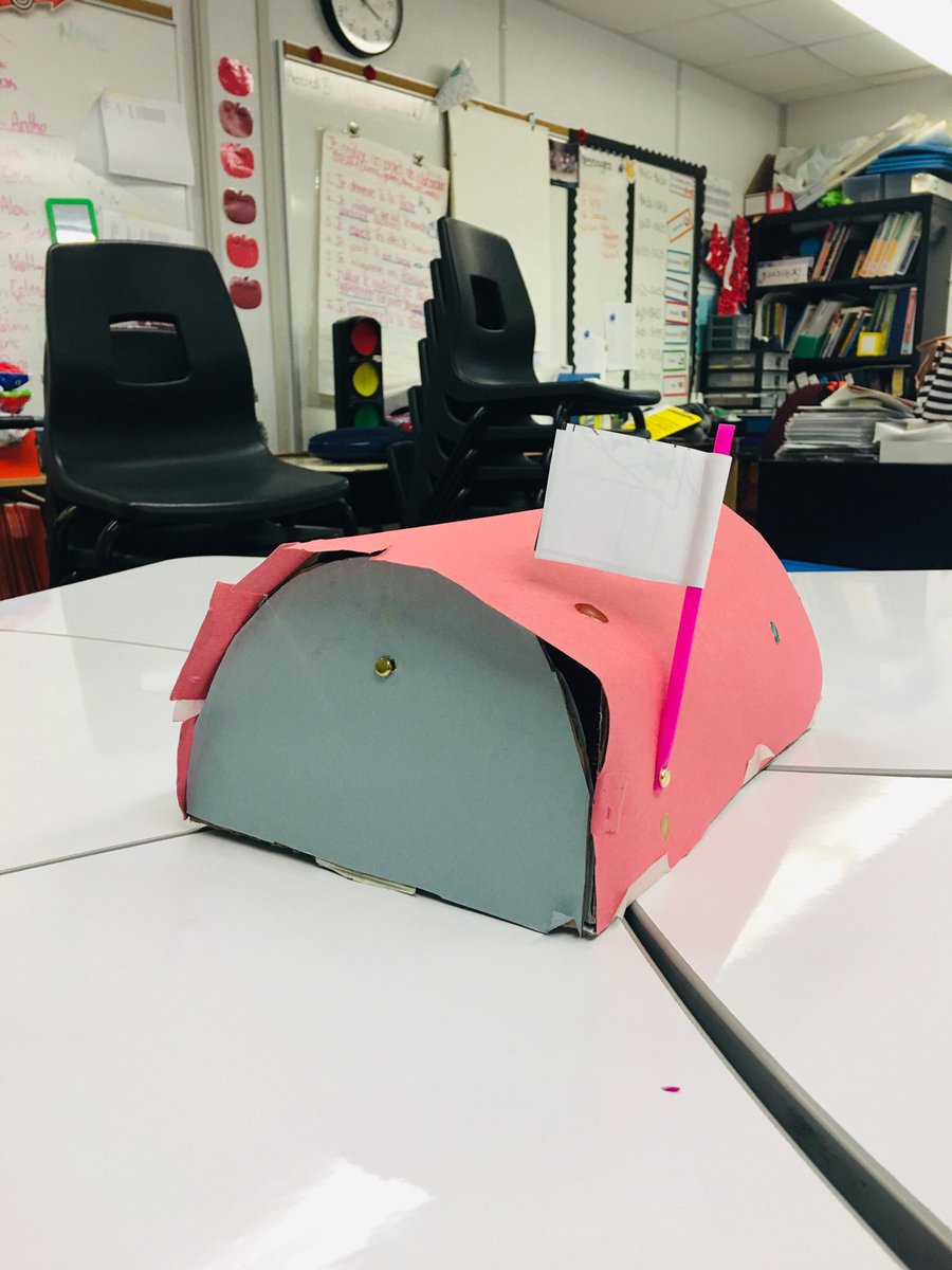Pour le mois de février, les élèves ont construit des boîtes aux lettres comme projet #STEM ou #STEAM en équipe (thème de la St-Valentin). Il fallait que la porte de leur boîte puisse s’ouvrir et se refermer, ainsi que d’avoir un mécanisme pour lever et descendre un drapeau.