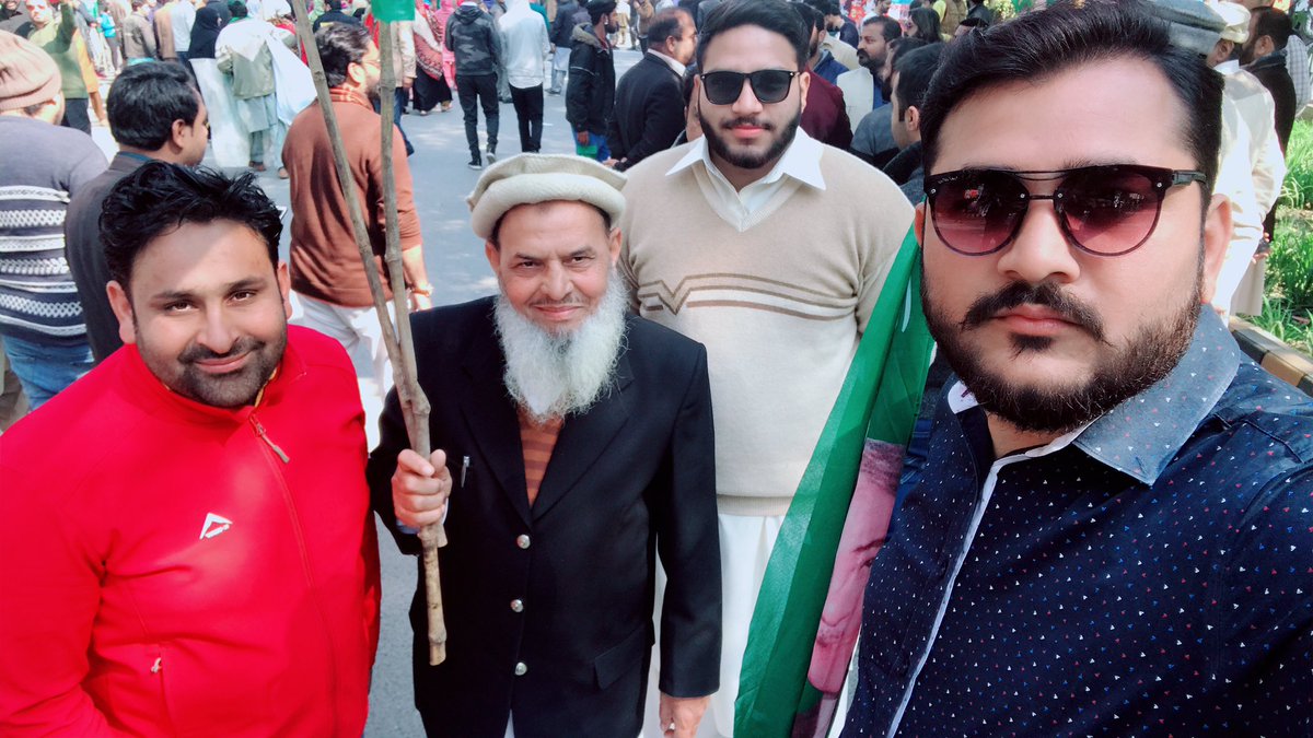 ShoaibPmln's tweet photo. #ابنِ_آدم_کٹ_رہا_ہے_بنتِ_حوا_لُٹ_رہی_ہے😢
#اے_خُدادیکھ_توسہی_تیری_جنّت_جَل_رہی_ہے😢

😭#کشمیر_تیرا_حُسن_ہوا_دَرد_کی_تصویر😭

#پاکستان_مُسلم_لیگ_نواز کے زیرِاہتمام #کشمیری_عوام_سے_اظہارِیکجہتی کے لئے ریلیوں کا انعقاد کیا گیا.جس میں پاکستان مسلم لیگ نواز کی لیڈر شپ،دوست احباب تھے۔ https://t.co/gbazraGyba