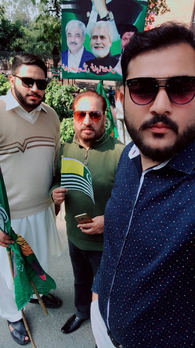 ShoaibPmln's tweet photo. #ابنِ_آدم_کٹ_رہا_ہے_بنتِ_حوا_لُٹ_رہی_ہے😢
#اے_خُدادیکھ_توسہی_تیری_جنّت_جَل_رہی_ہے😢

😭#کشمیر_تیرا_حُسن_ہوا_دَرد_کی_تصویر😭

#پاکستان_مُسلم_لیگ_نواز کے زیرِاہتمام #کشمیری_عوام_سے_اظہارِیکجہتی کے لئے ریلیوں کا انعقاد کیا گیا.جس میں پاکستان مسلم لیگ نواز کی لیڈر شپ،دوست احباب تھے۔ https://t.co/gbazraGyba