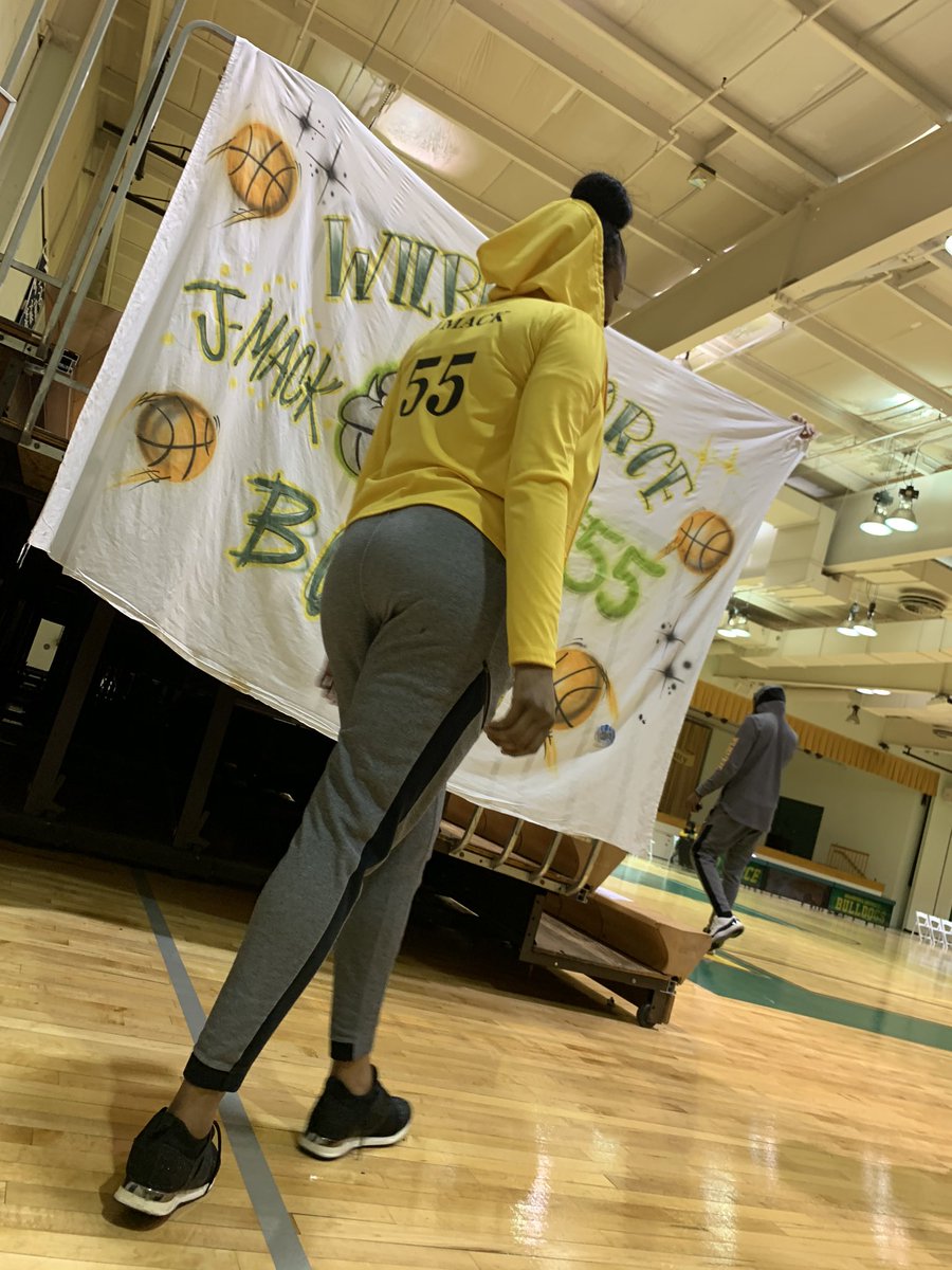 ____jsmn's tweet photo. Stuck it out all 4 💚🔒 #WuBasketball https://t.co/DNdx326Vf8