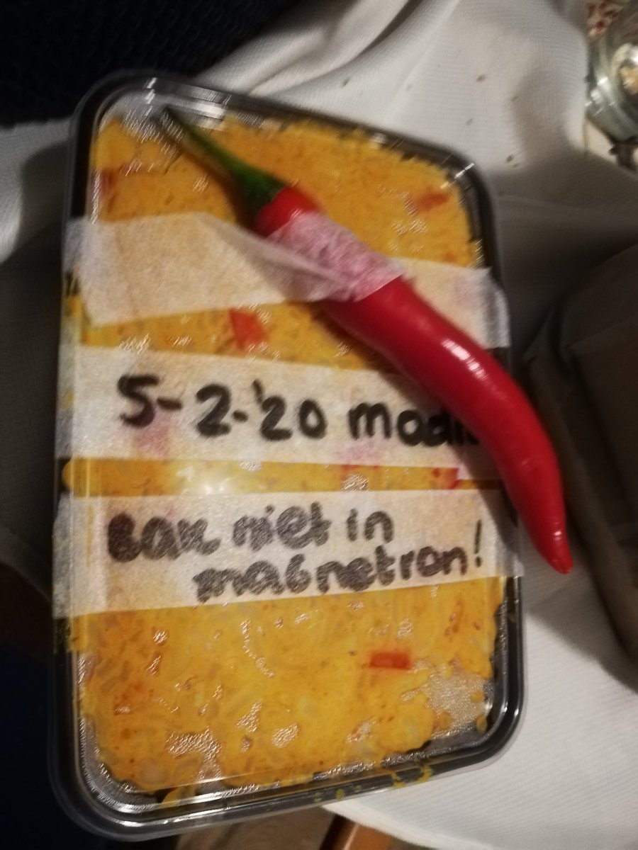 geertjanhahn's tweet image. Volgende week weer aan het werk, wel alweer aan het 'vrijwilligen'. En 'mijn' volleybaldames weten wel hoe ze een jong gezin helpen opstarten. 4 weken lang krijg ik namelijk elke woensdag een voedselpakket. Dat is pas (een) service! #goedheid