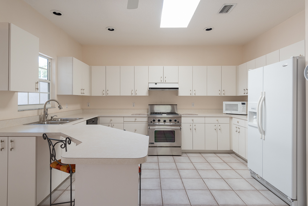 BryanBlakeTeam's tweet photo. OPEN HOUSE this Saturday 2/8 in Mount Dora! 550 S SANDLAKE CT. A Boater's Dream! Open living room with fire place, huge kitchen, Massive master Bedroom with walk in closet and 2nd closet. Boardwalk to lake.
#mtdora #realestate #realtor #openhouse #buyme
https://t.co/sECABrIJAd https://t.co/lBYAexSQKf