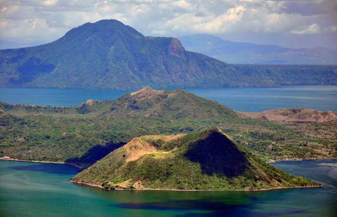 JonathanHaward's tweet photo. Keep my team and I in your prayers as we head to a village area greatly affected by the Taal Volcano that erupted last month. We have food, supplies and the most important thing: Jesus.
#globalinfusion 
#philippines 🇵🇭 https://t.co/VRTZaIU6GT