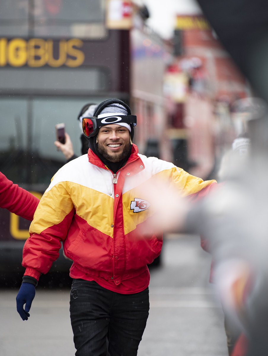 SMNW_PhotoJ's tweet photo. What a great day in KC to celebrate our Superbowl champions! Make sure to check out our coverage of the parade in the next issue of The Passage, as well as the 2020 Lair!! #NWARyan #ChiefsKindgom https://t.co/xX1182zj3Y