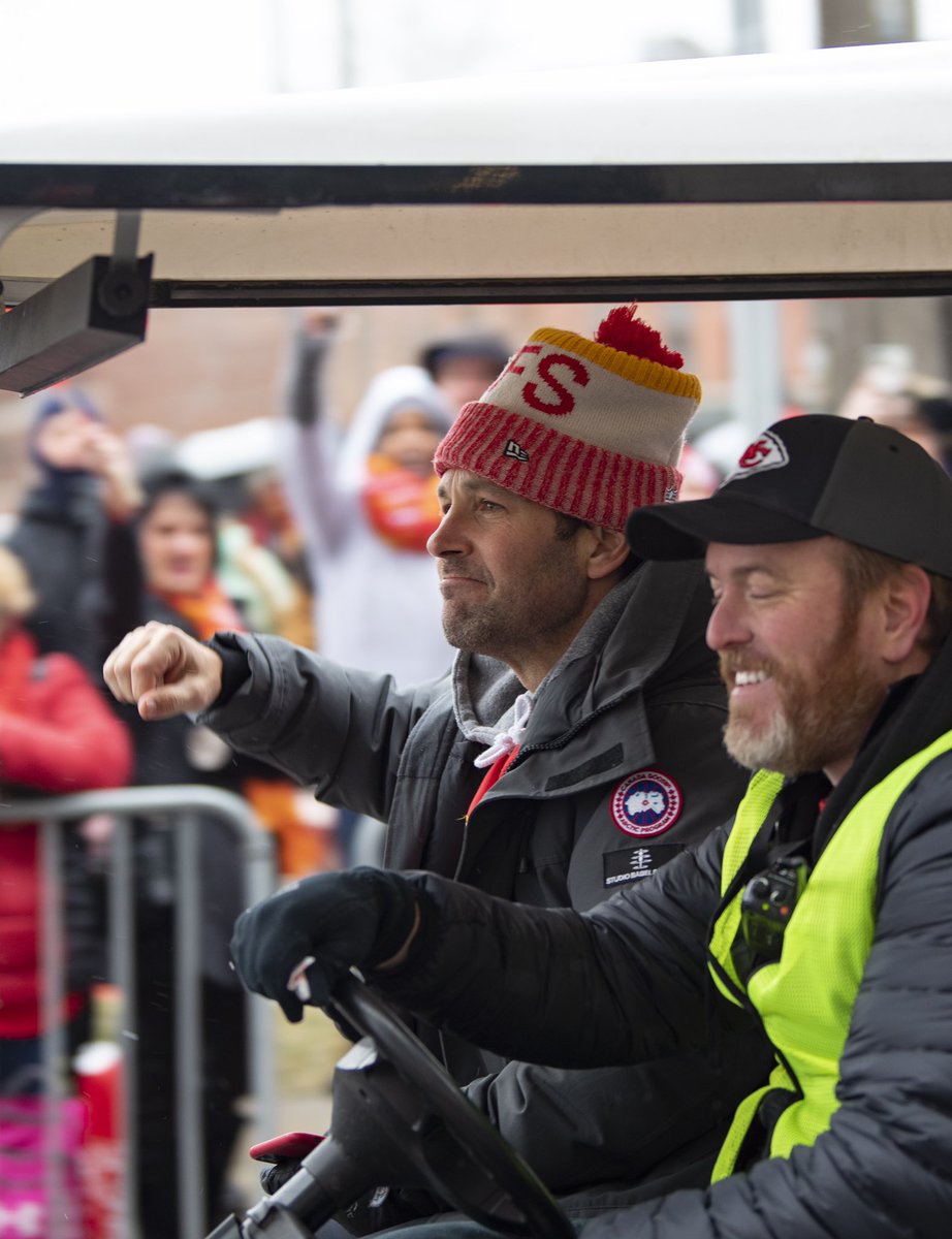 SMNW_PhotoJ's tweet photo. What a great day in KC to celebrate our Superbowl champions! Make sure to check out our coverage of the parade in the next issue of The Passage, as well as the 2020 Lair!! #NWARyan #ChiefsKindgom https://t.co/xX1182zj3Y