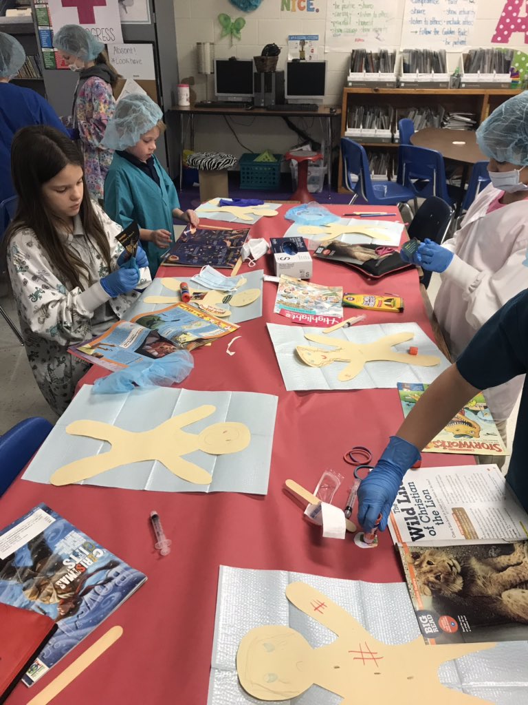 MrsShehan1103's tweet photo. Text Feature SURGERY room transformation 👩🏼‍🔬🚑💉 Students had to heal their patients by identifying and explaining the use of text features in nonfiction text #teachergoalbingo @NolaKWilson https://t.co/tQ5LmD0wCI