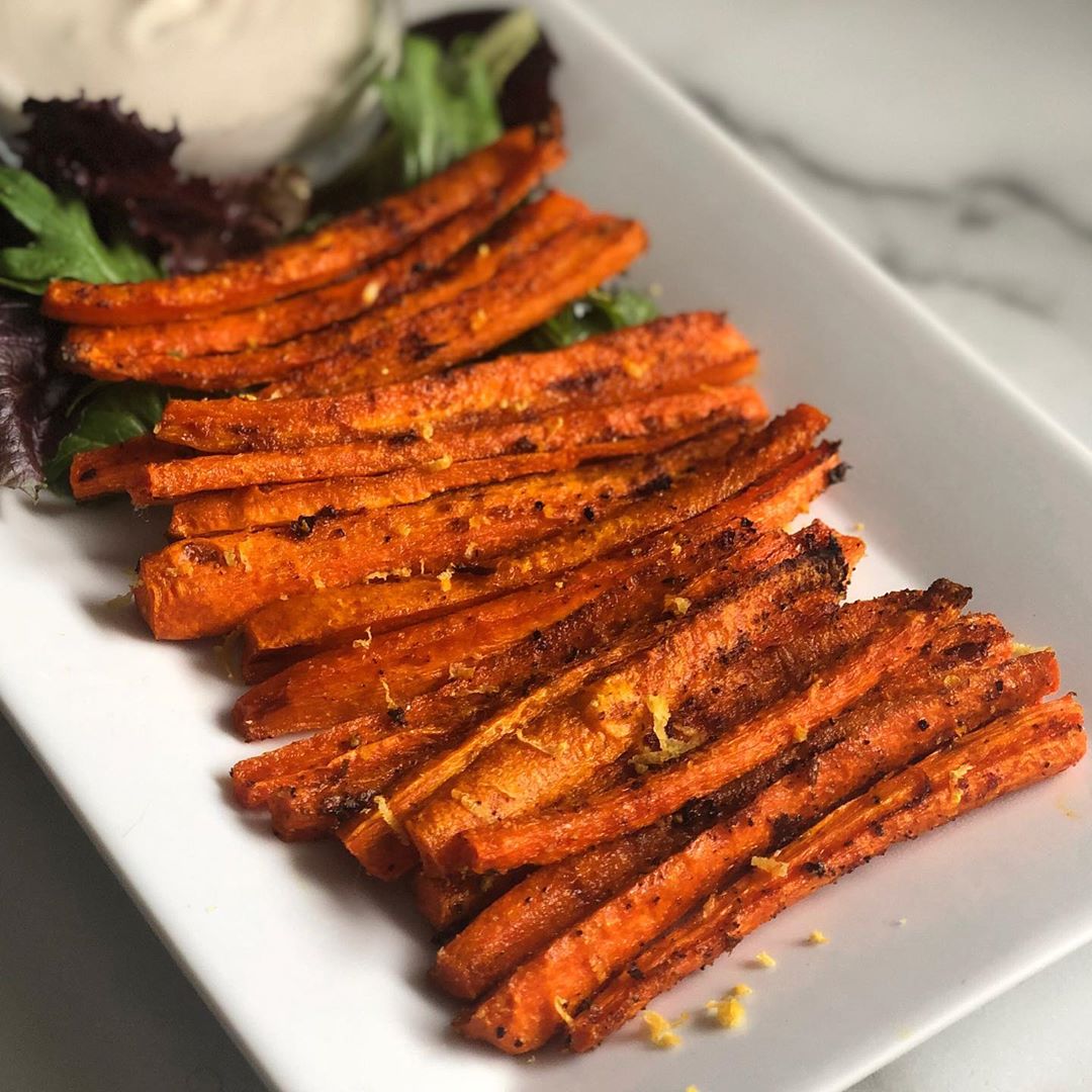 AlphaFats's tweet image. Carrot Fries Recipe:
Ingredients
- 4 large carrots
- 1 tsp garlic powder
- 1 tsp smoked paprika
- 1 tsp ground ginger
- 1 tsp ground cumin
- 1/4 tsp cayenne pepper
- 1 tsp sea salt
- 2 tbsp @alphahealthproducts red palm oil
+ lemon zest
+ tahini
alphahealth.ca/recipes/carrot…