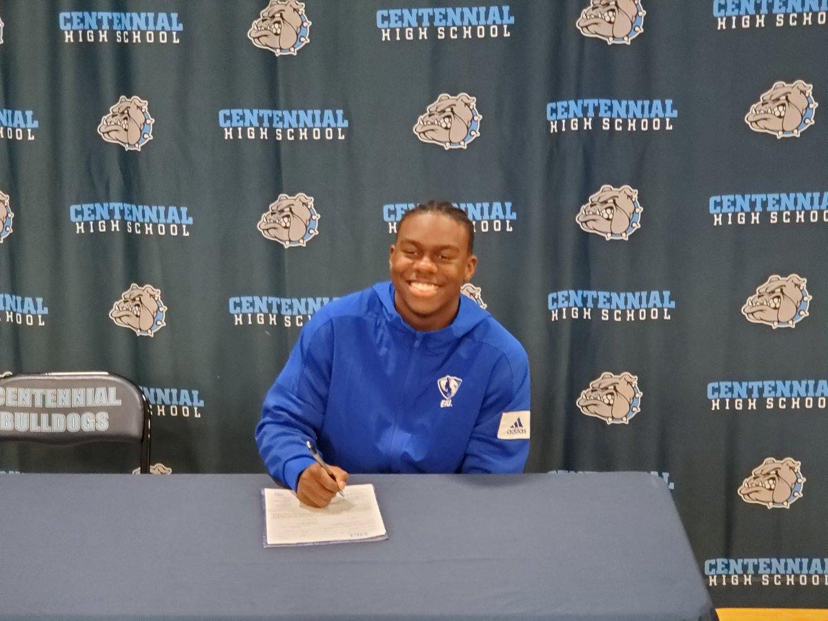 Congrats to <a href="/1Jordan_Smith1/">Jordan Smith</a> and @troymiller018 for signing their NLI today.
