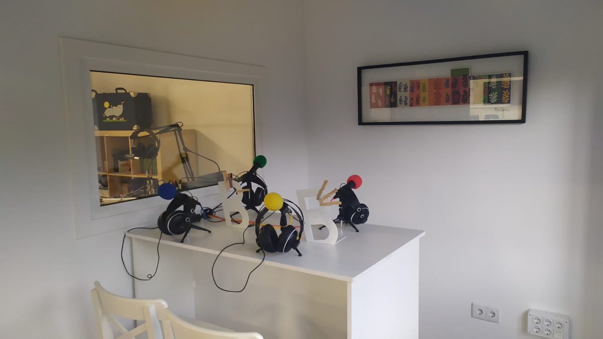 OSobreiral's tweet photo. Esta é unha biblioteca para FALAR e ESCOITAR #novosobreiral #novosobreiraldaspalabras https://t.co/jN9WPDAa1f
