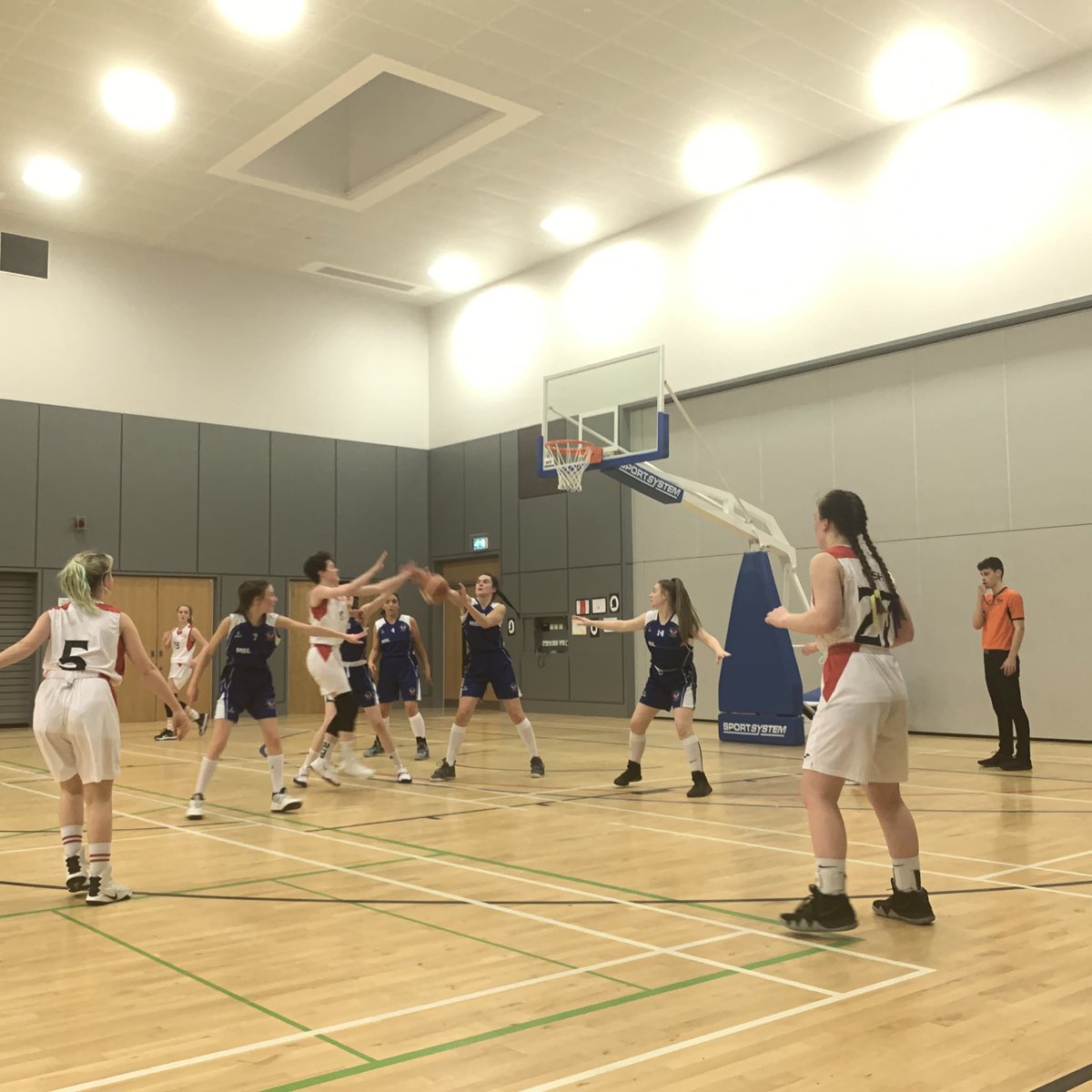 Glasgow Fever v Polonia Phoenix (Edinburgh) in a very close 42-43 game. Glasgow were 1 second from taking a 1 point win. Well done to all and all those that volunteer to support girl’s basketball.