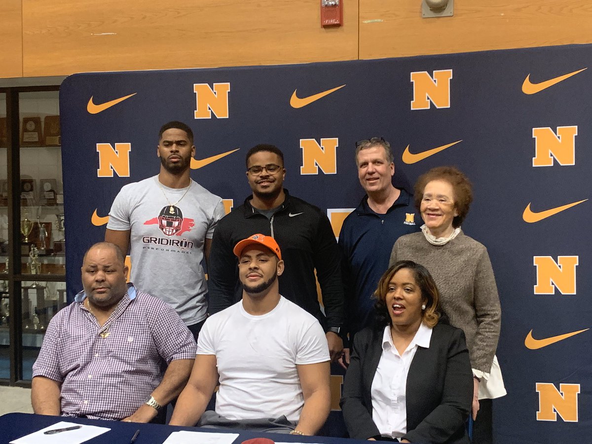 john_hammett's tweet photo. Jaden Taylor signs a full scholarship to play Division I football at Mercer! https://t.co/4WgOutlBrU