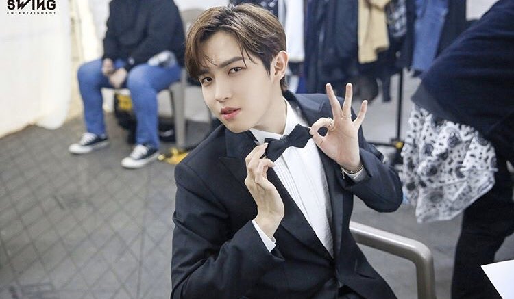 ✧* ･ﾟ♡day 36 〈feb 5th〉AHHH BRUH WTF YOU LOOK SO GOOD IN A TUX I had the whole day off today and I cleaned my room a bit but I literally love these pictures you look so good. I hope you dont overwork yourself and that your staying healthy I love you so much